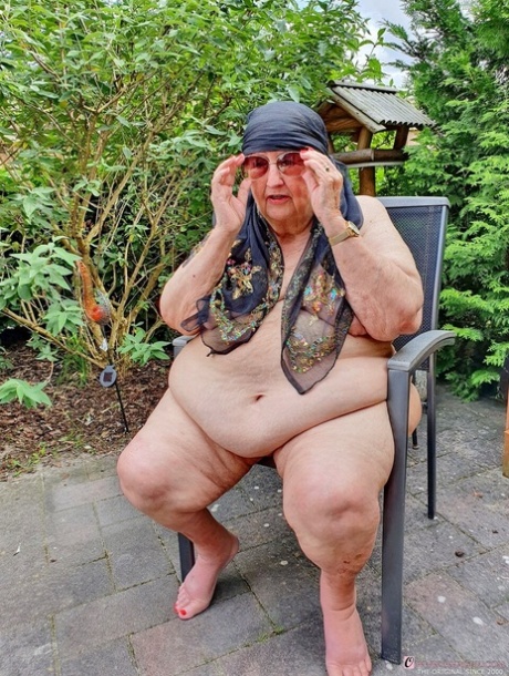 very old granny sexy nude archive