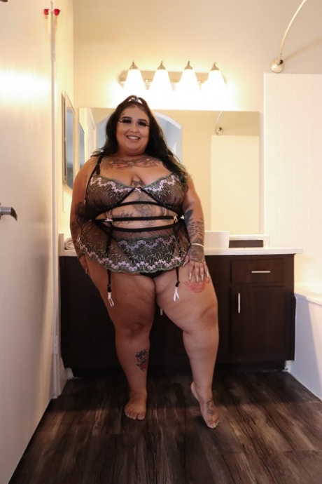 stor vakker kvinne latinamerikansk erotisk høy kvalitet foto