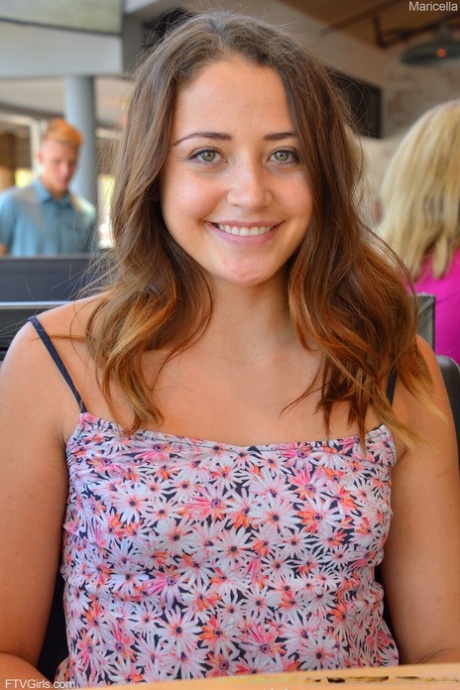 curvy teen hot sexy photo