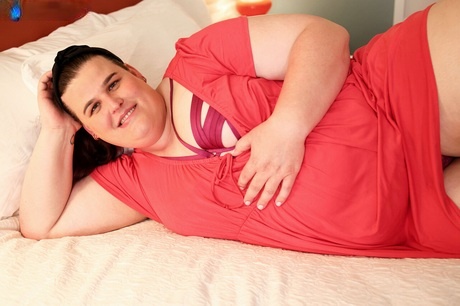 curvy shemale porn pics