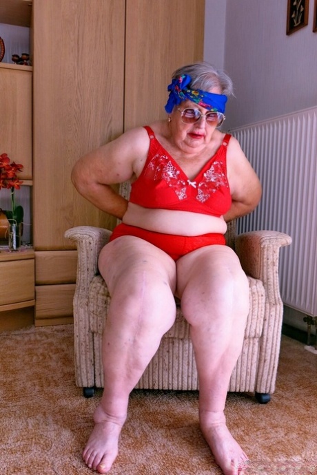 granny saggy tits top photo
