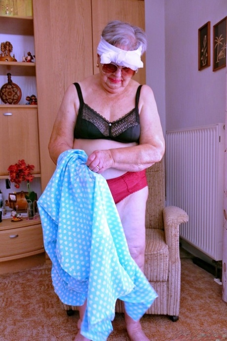 granny saggy tits sex pic