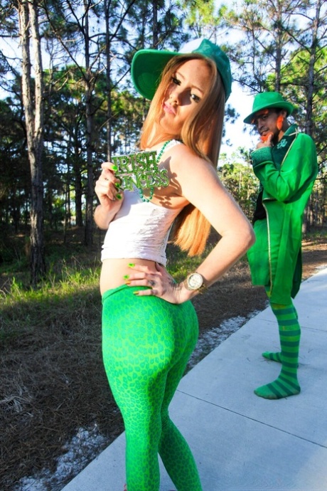 public flashing hot sexy photo