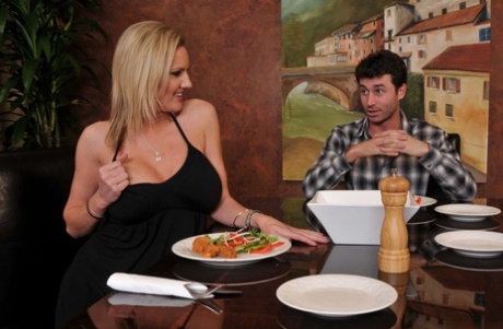 Zoey Holiday hd pornstar image
