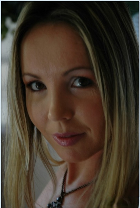 faccia da milf esclusivo per adulti foto