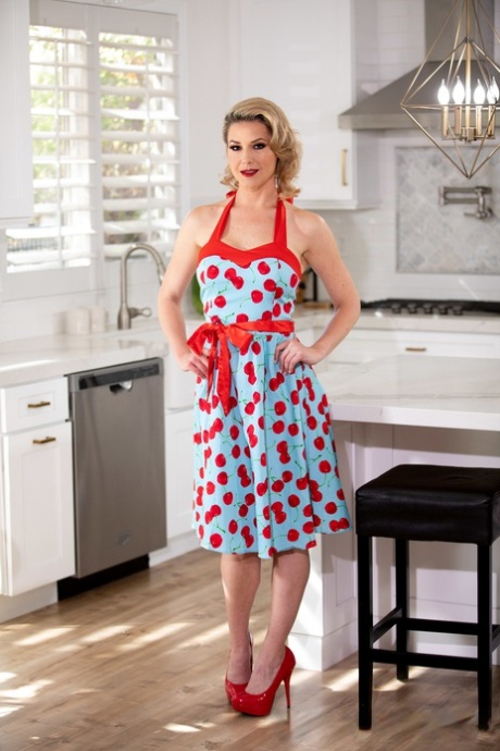 Kit Mercer xxx star pics
