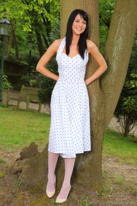 Natalie Thomas star exclusive photos