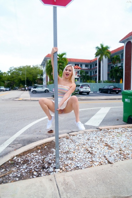 Aria Banks xxx model image