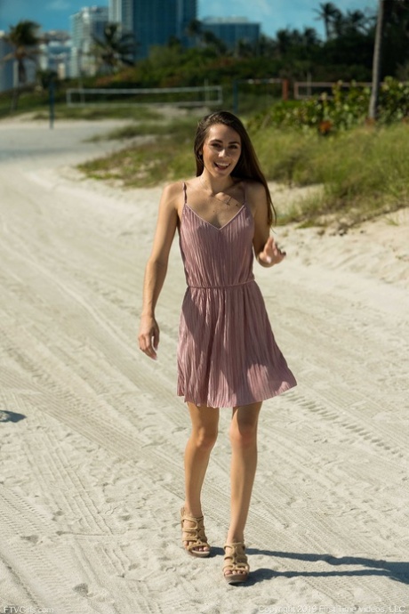 kinky teen pretty photo