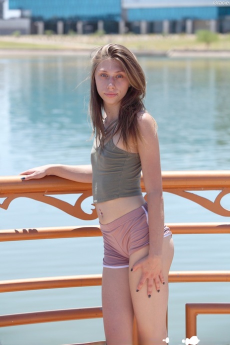 skinny shorts free photo