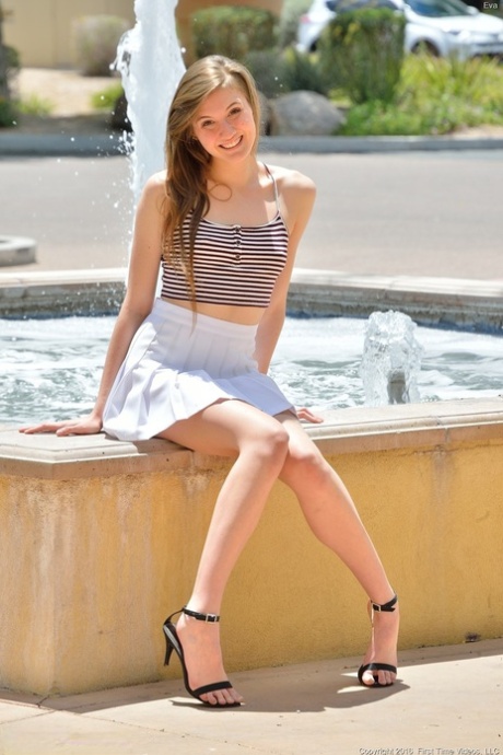 teen mini skirt hot sex photo